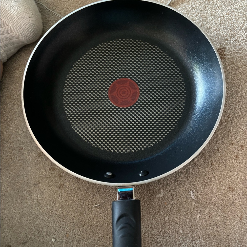 T-Fal pan with heat indicator